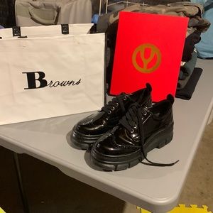 hello I am selling glossy black platform shoes size 9 glossy black worn twice.